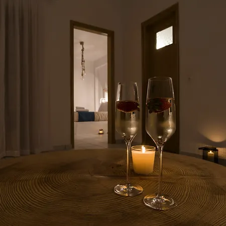 מלון Santorini Crystal Blue Boutique 4*